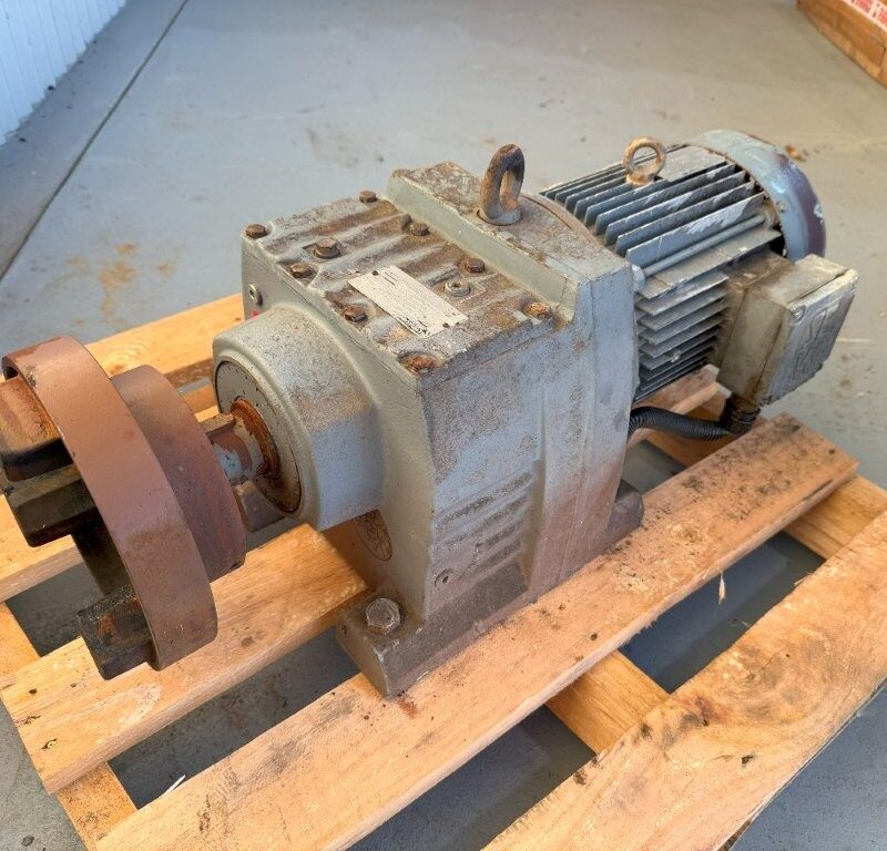 Geared Unit SEW 4 Kw Model R87DV112 M4
