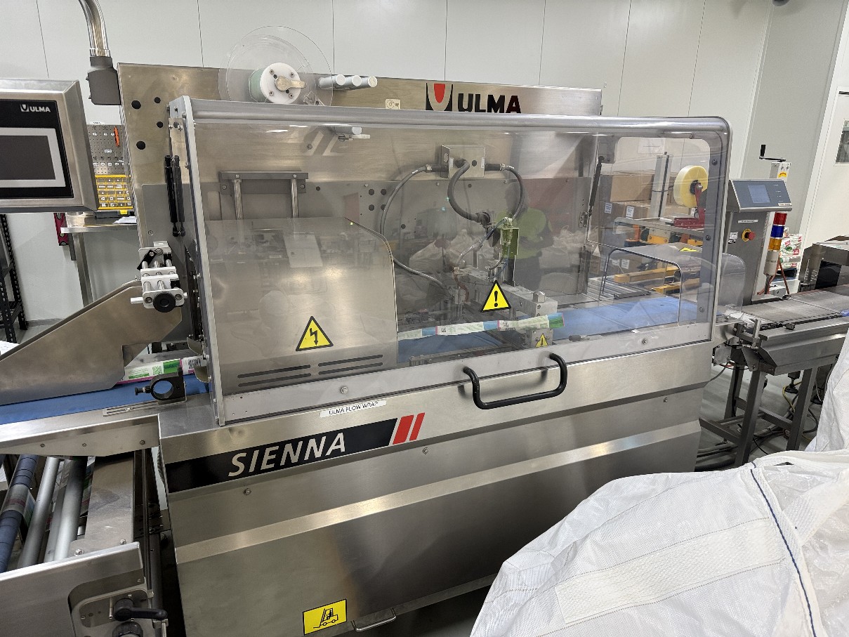 Flow Pack Wrapper Ulma Sienna LS SP BI with Shrink tunnel, Check weigher and metal detector