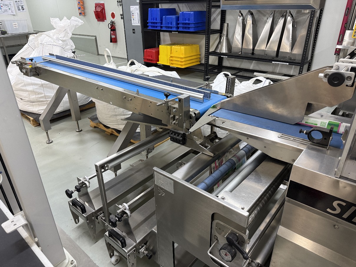 Flow Pack Wrapper Ulma Sienna LS SP BI with Shrink tunnel, Check weigher and metal detector - Image 3