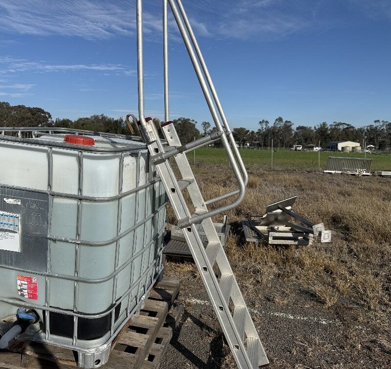 Ladder access with handrails aluminum 1.75m high