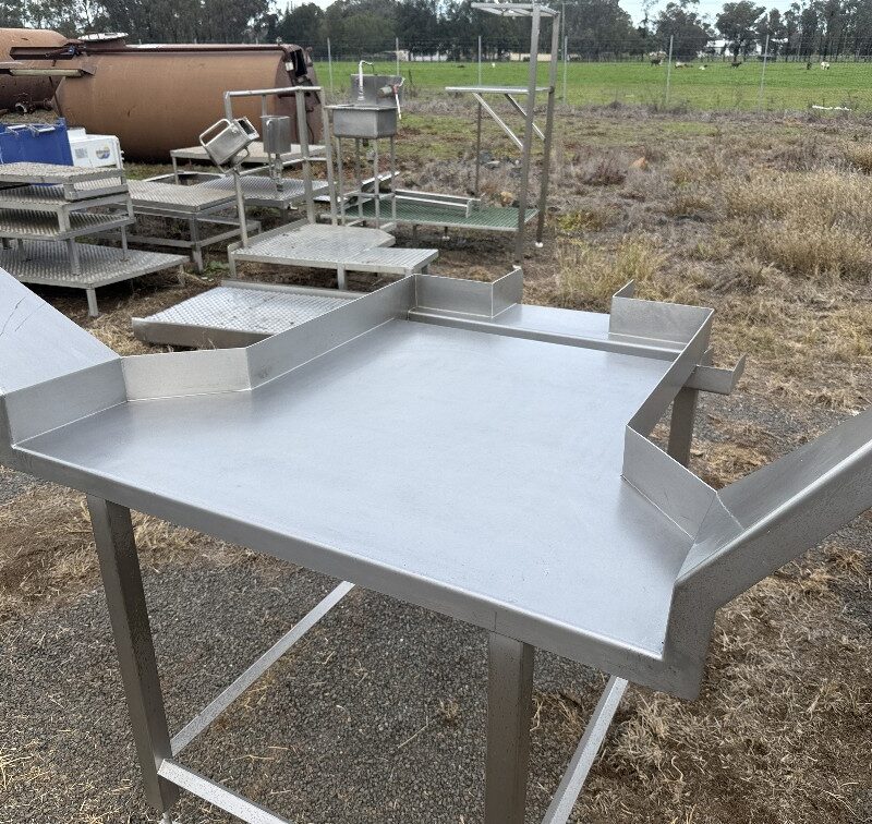 Table SS sorting with chutes 1.2m x 850mm x 1.1m high on wheels