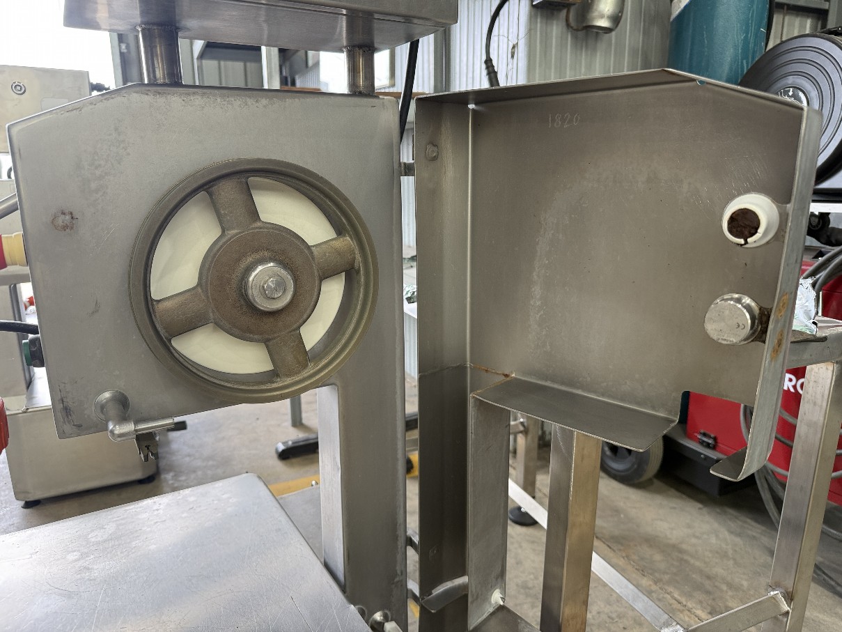 Bandsaw Kolbe Bench top 200mm Throat SS - Image 9